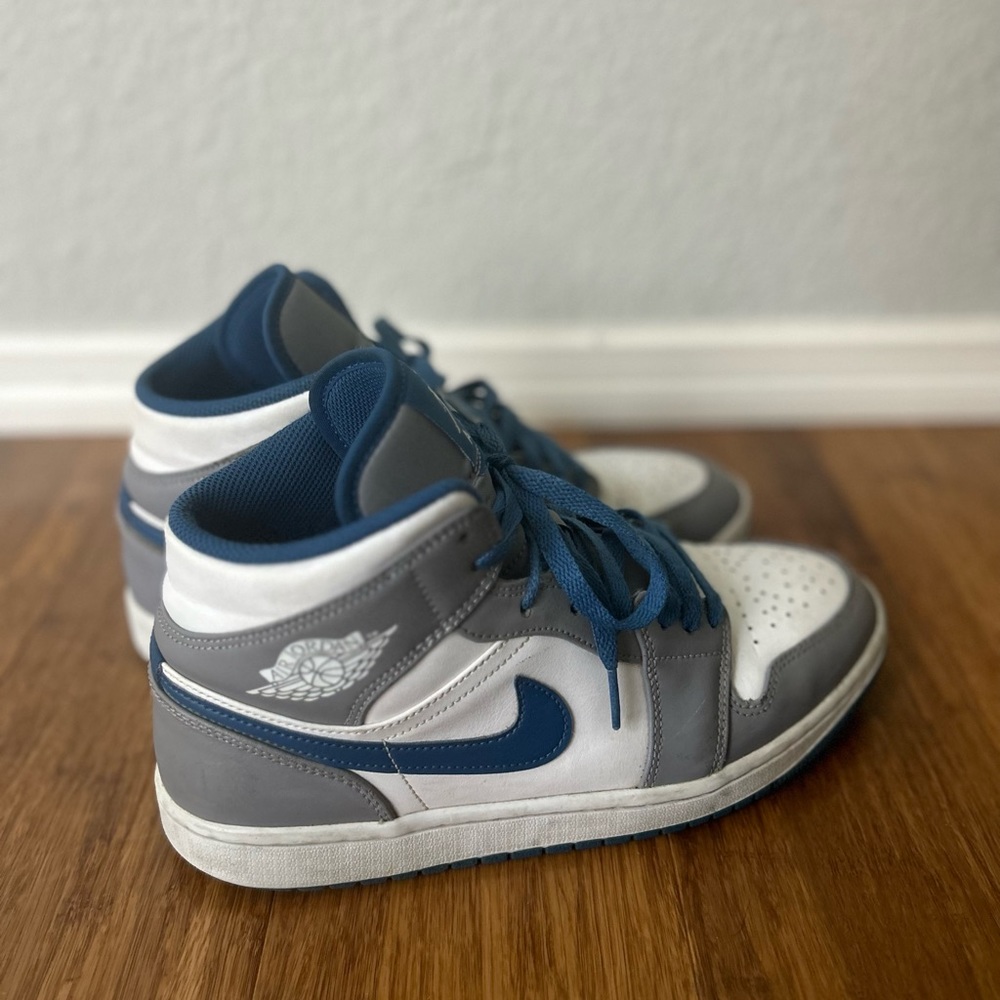 Nike Air Jordan 1 Mid SE Size 8